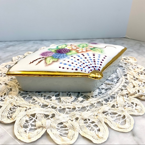 Porcelain Fan Shaped Trinket Box Vintage - Picture 4 of 9